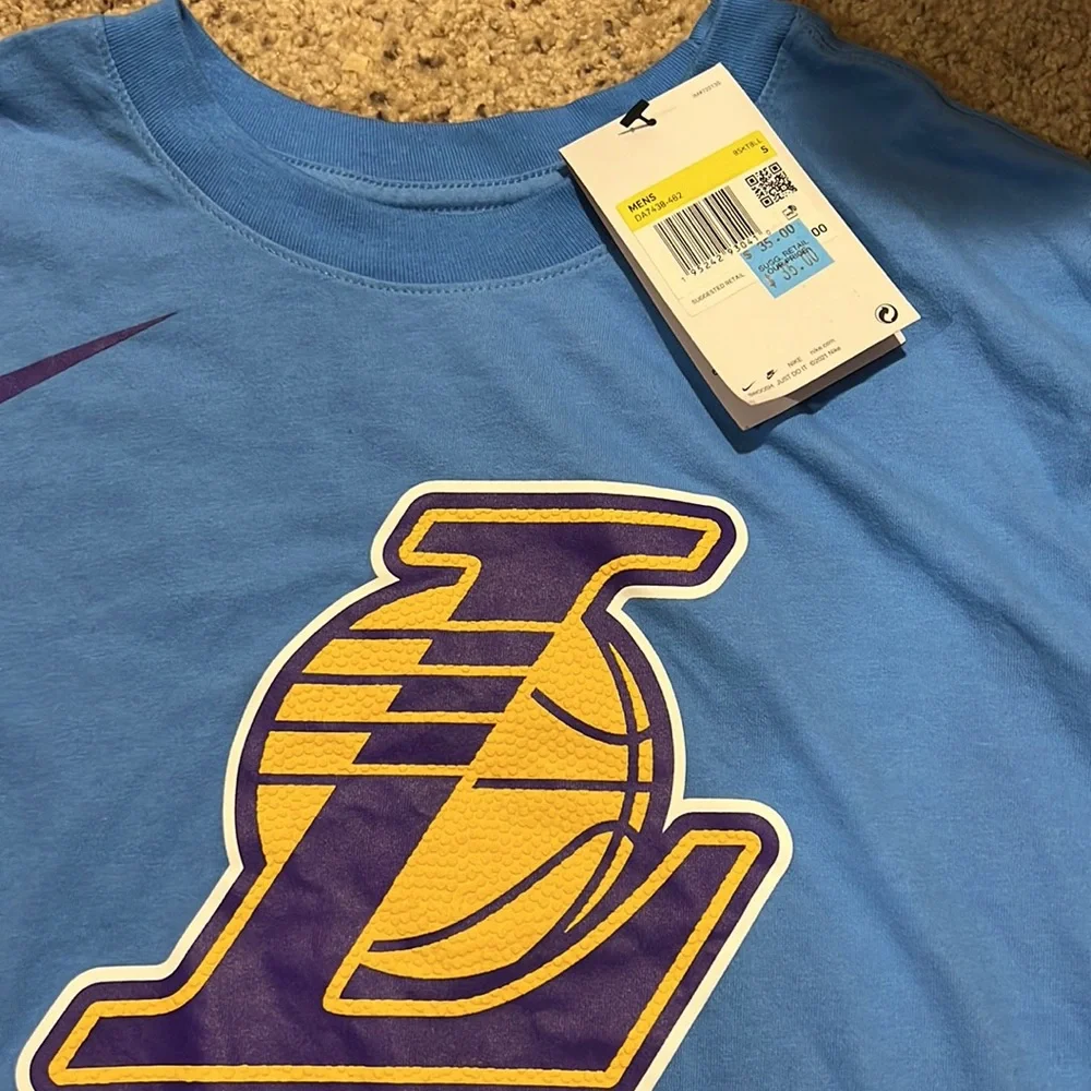 Nike men’s small basketball short sleeve shirt Lakers - Picture 2 of 2